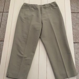 Women’s cropped pants in size 10. Khaki in color.